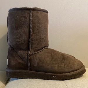 AUTHENTIC - Chocolate Classic short UGG boots